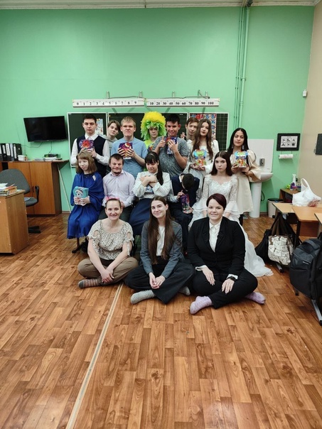 Волонтеры в городе.