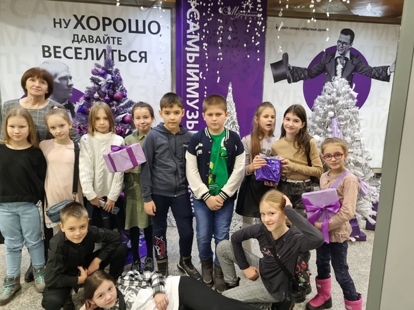 Новогодний театр.