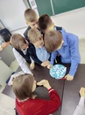 Ребята из 5 «Б», решают филологические задачи.